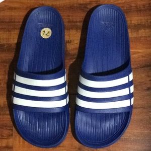 Adidas brand 3 stripe Men’s flip flops.